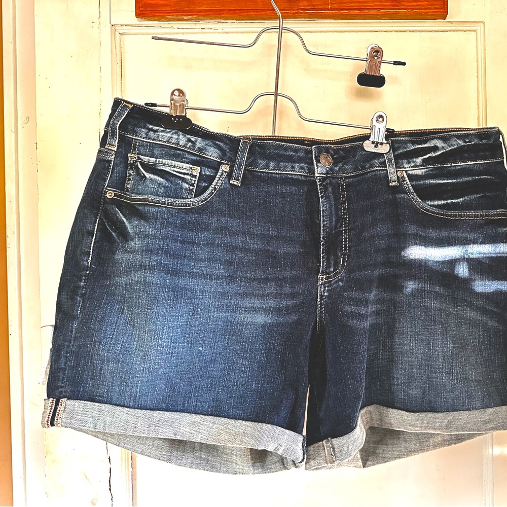 New size 18 silver jeans shorts